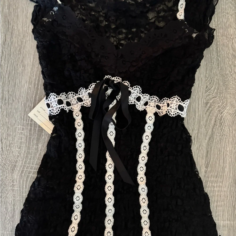 NWT Ann Ferriday Black Lace Top with White Trim small